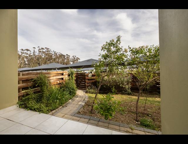 1 BEDROOM SECTIONAL TITLE TO LET IN GREENBAY ECO ESTATE